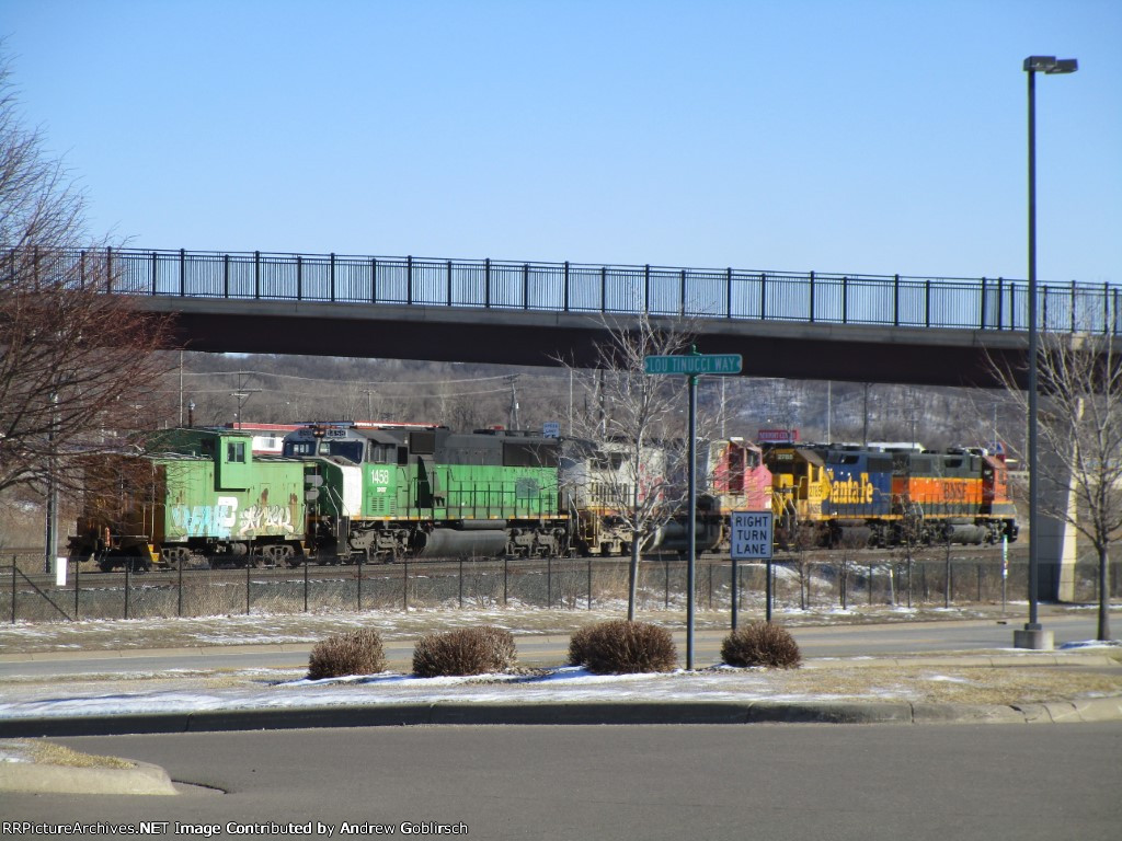 BNSF 2365, SF 2785, ATSF 667, BN 1458 + 11770